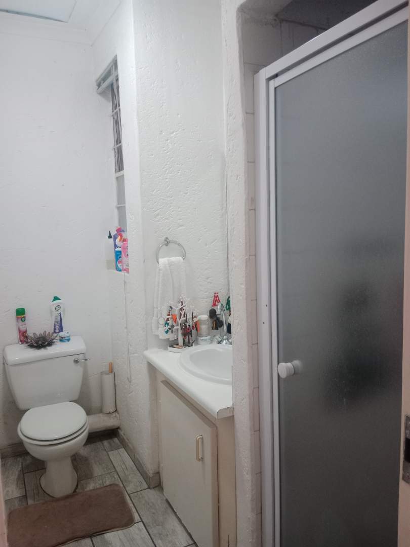 2 Bedroom Property for Sale in Corlett Gardens Gauteng