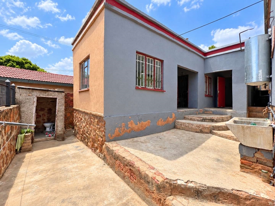 7 Bedroom Property for Sale in Soshanguve M Gauteng