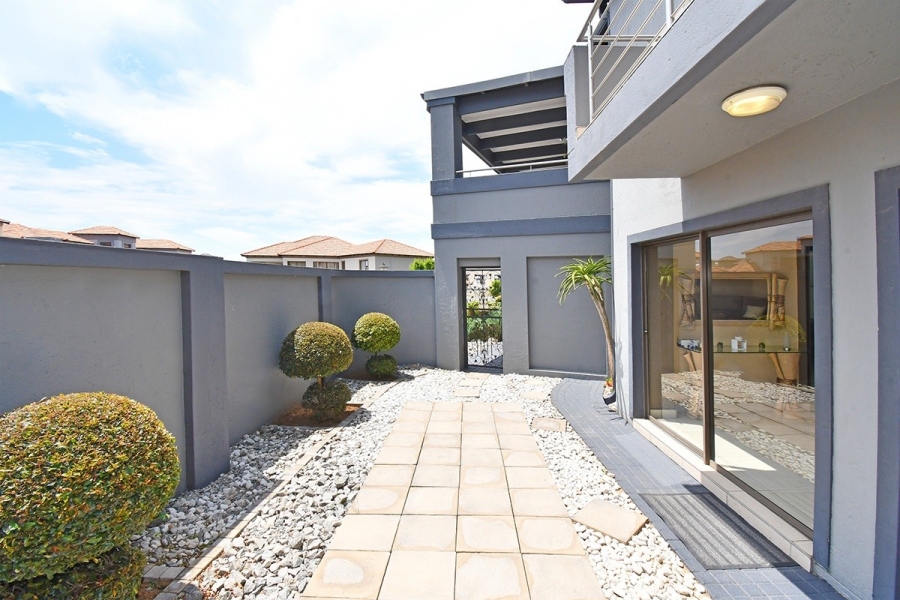 5 Bedroom Property for Sale in Blue Valley Golf Estate Gauteng