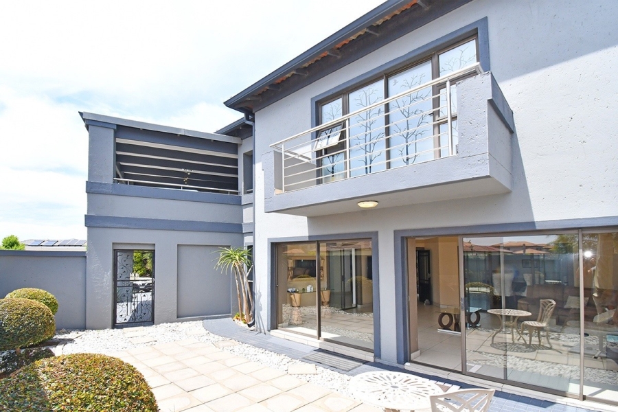 5 Bedroom Property for Sale in Blue Valley Golf Estate Gauteng