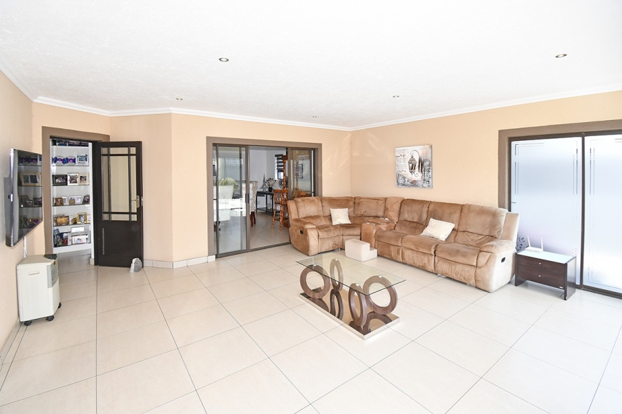 5 Bedroom Property for Sale in Blue Valley Golf Estate Gauteng