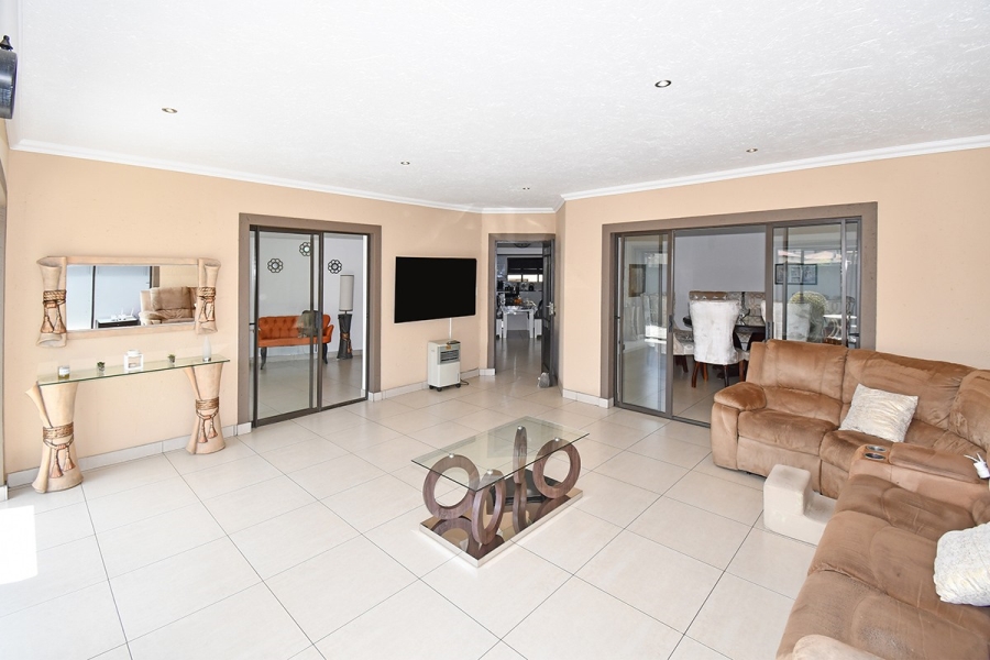 5 Bedroom Property for Sale in Blue Valley Golf Estate Gauteng