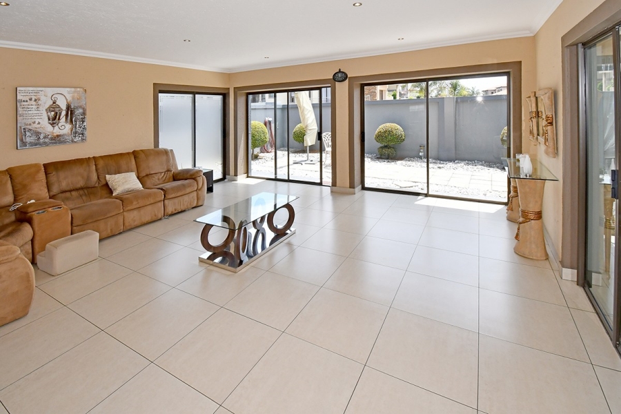 5 Bedroom Property for Sale in Blue Valley Golf Estate Gauteng