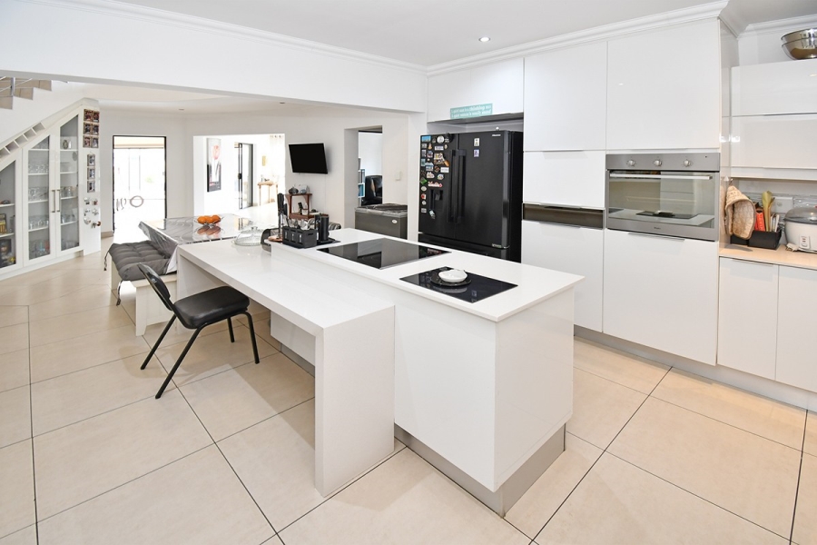5 Bedroom Property for Sale in Blue Valley Golf Estate Gauteng