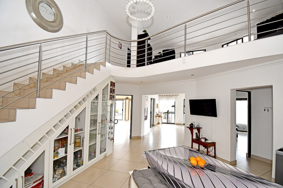 5 Bedroom Property for Sale in Blue Valley Golf Estate Gauteng