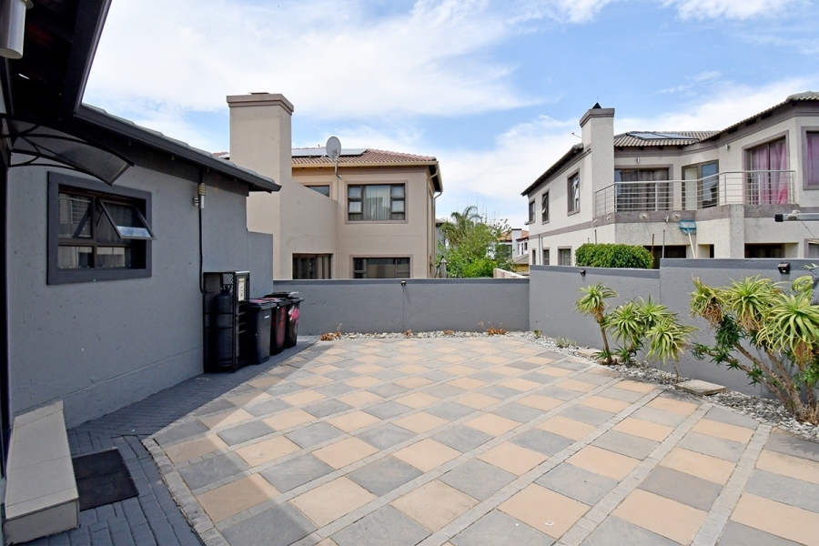 5 Bedroom Property for Sale in Blue Valley Golf Estate Gauteng