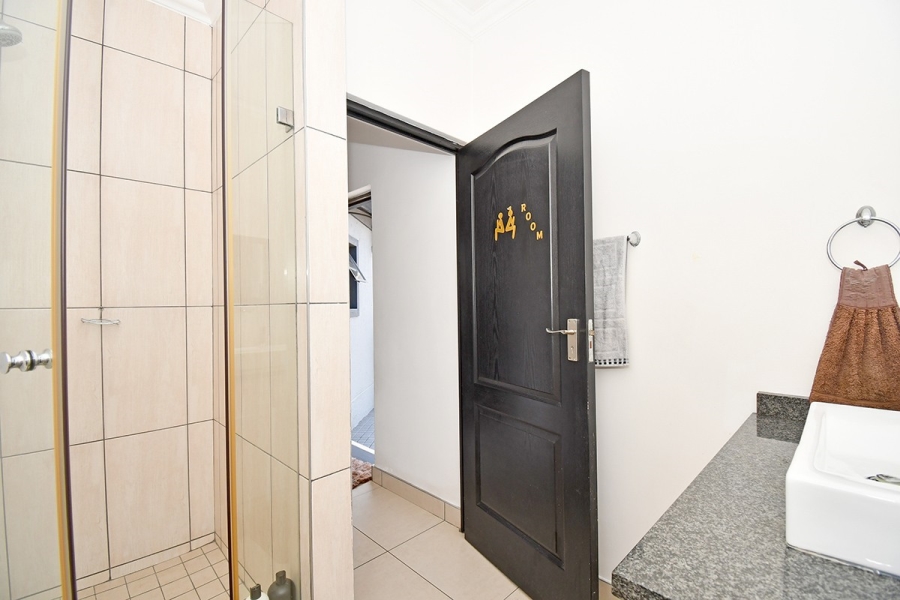 5 Bedroom Property for Sale in Blue Valley Golf Estate Gauteng