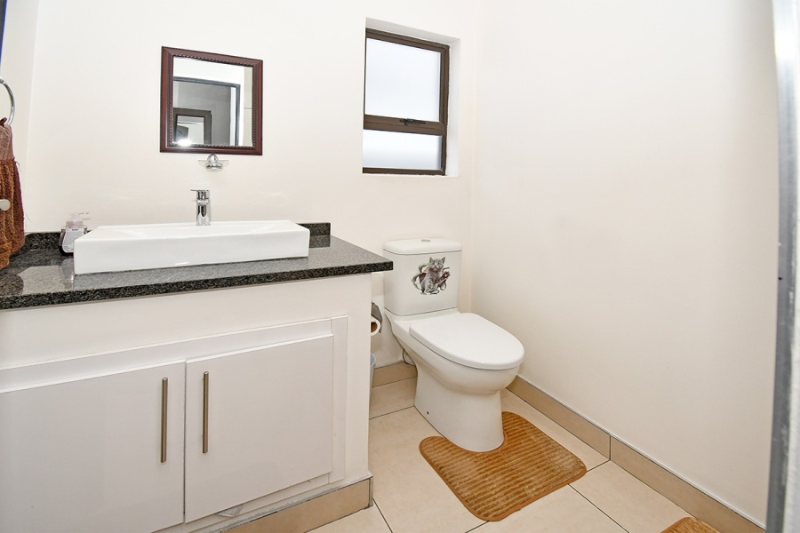 5 Bedroom Property for Sale in Blue Valley Golf Estate Gauteng