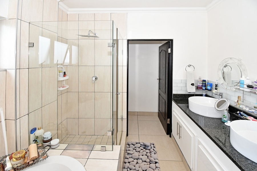 5 Bedroom Property for Sale in Blue Valley Golf Estate Gauteng
