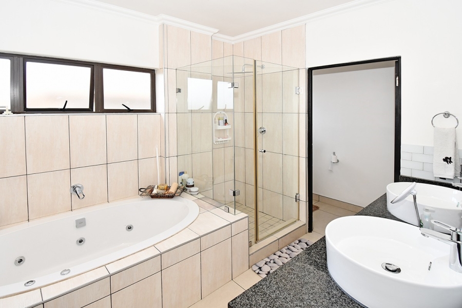 5 Bedroom Property for Sale in Blue Valley Golf Estate Gauteng