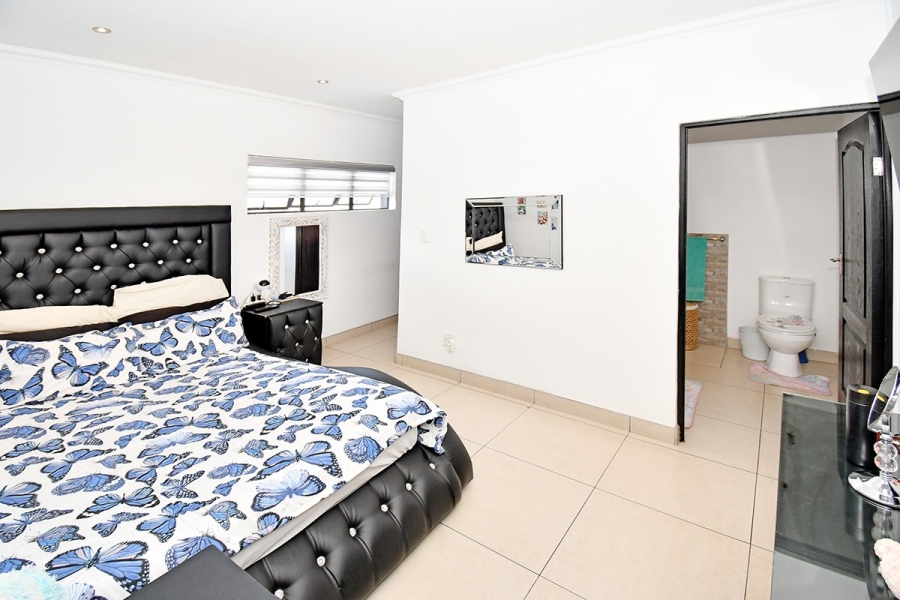 5 Bedroom Property for Sale in Blue Valley Golf Estate Gauteng