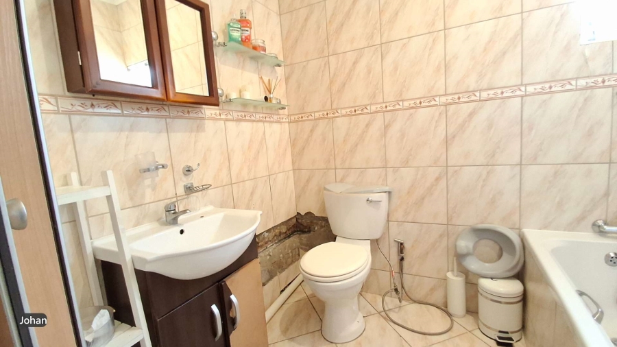 3 Bedroom Property for Sale in Brackenhurst Gauteng