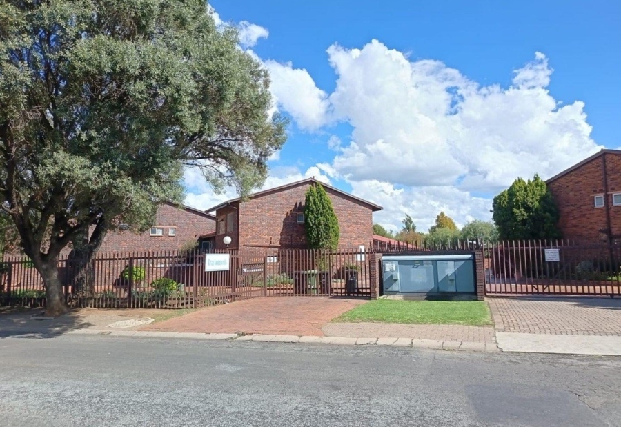 3 Bedroom Property for Sale in Brackenhurst Gauteng
