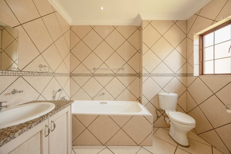 To Let 3 Bedroom Property for Rent in Moreleta Park Gauteng