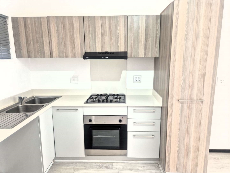 To Let 2 Bedroom Property for Rent in Broadacres Gauteng