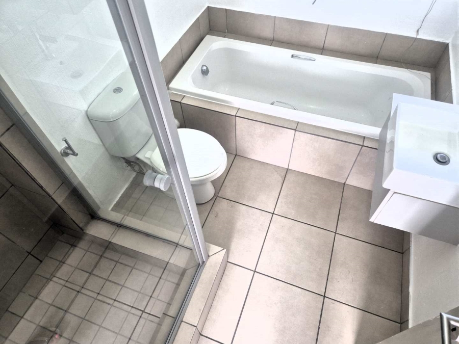 To Let 2 Bedroom Property for Rent in Broadacres Gauteng