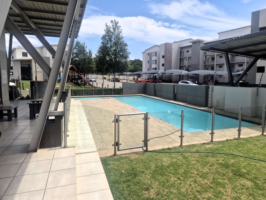To Let 2 Bedroom Property for Rent in Broadacres Gauteng