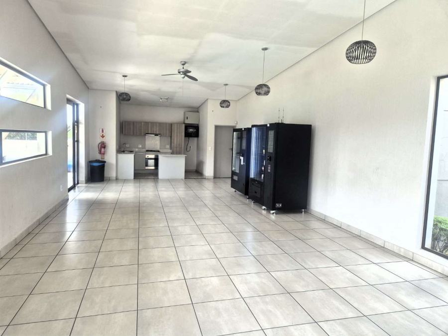 To Let 2 Bedroom Property for Rent in Broadacres Gauteng