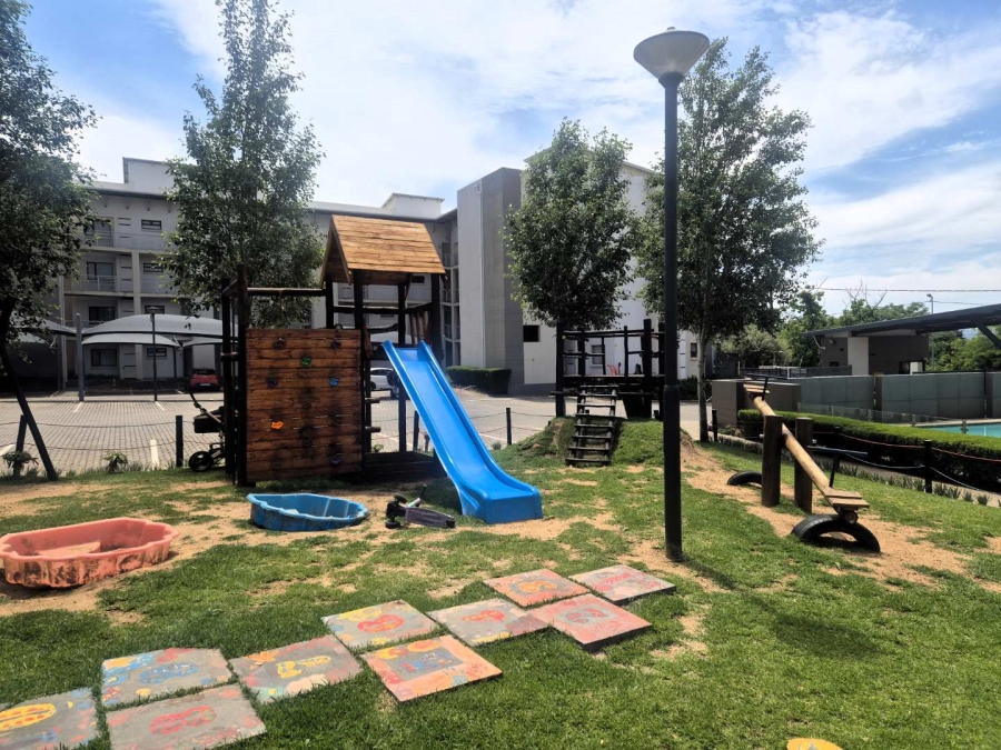To Let 2 Bedroom Property for Rent in Broadacres Gauteng