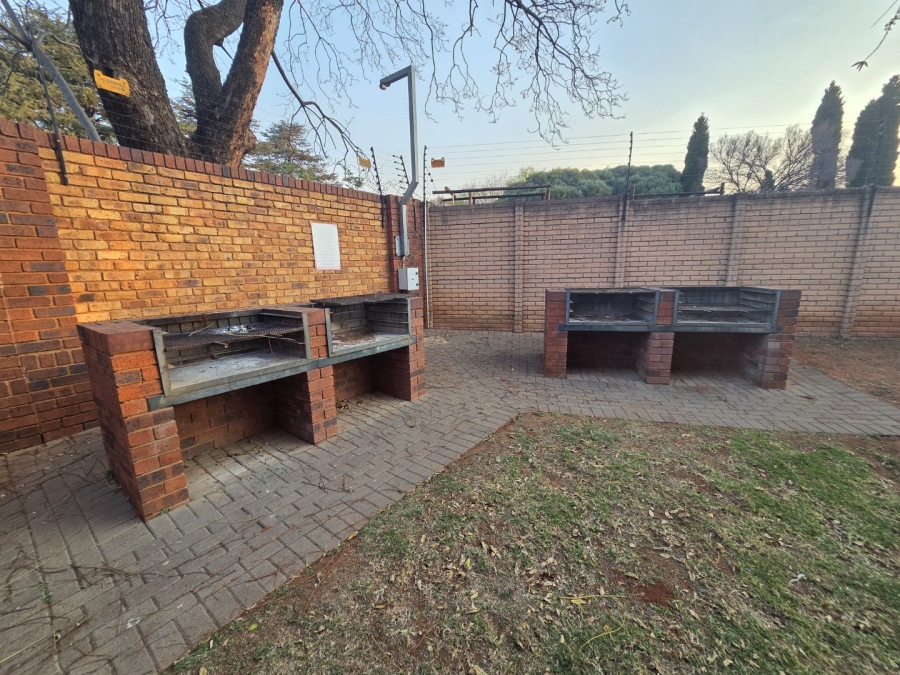 To Let 2 Bedroom Property for Rent in La Montagne Gauteng