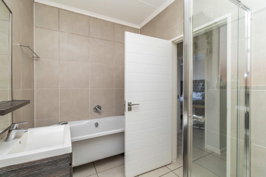 3 Bedroom Property for Sale in Olivedale Gauteng