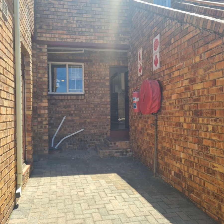 2 Bedroom Property for Sale in Bartlett Gauteng