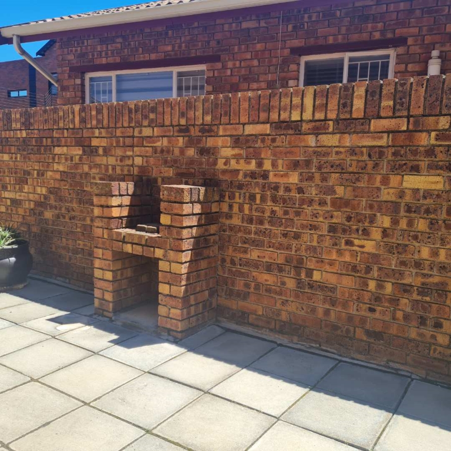 2 Bedroom Property for Sale in Bartlett Gauteng