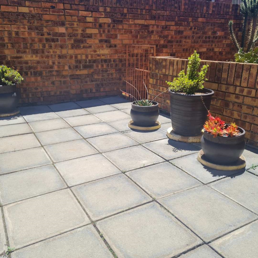 2 Bedroom Property for Sale in Bartlett Gauteng
