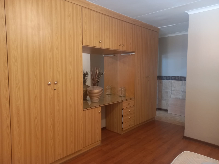To Let 1 Bedroom Property for Rent in Discovery Gauteng