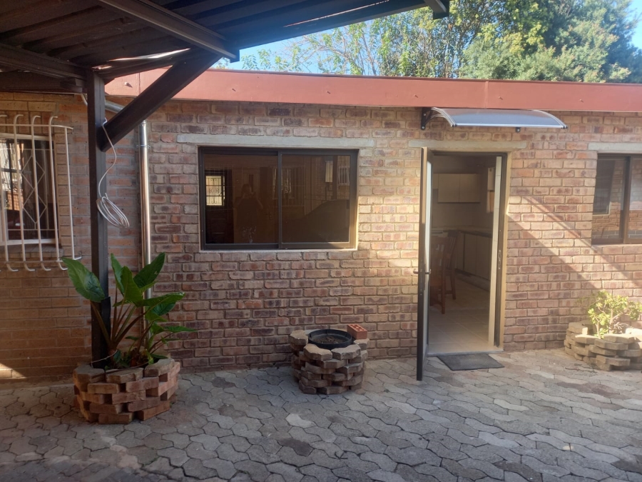 To Let 1 Bedroom Property for Rent in Discovery Gauteng