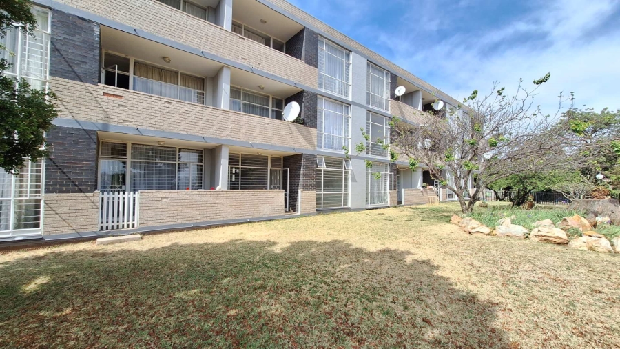 To Let 2 Bedroom Property for Rent in Horison Gauteng