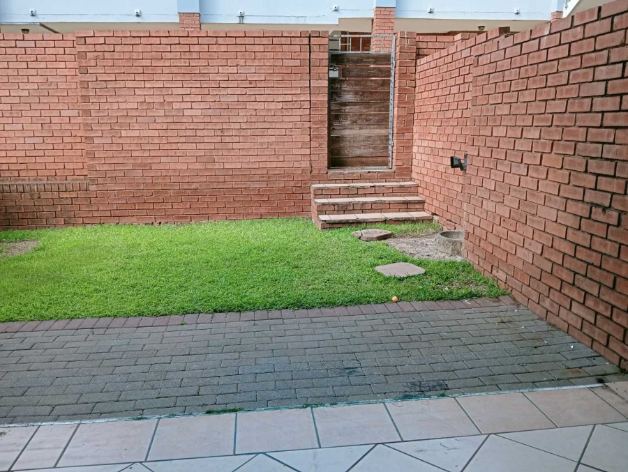 To Let 2 Bedroom Property for Rent in Die Hoewes Gauteng