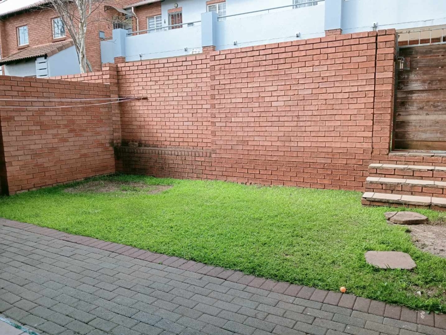 To Let 2 Bedroom Property for Rent in Die Hoewes Gauteng
