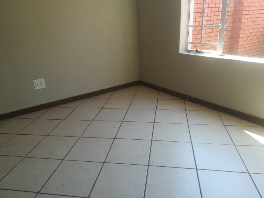 To Let 2 Bedroom Property for Rent in Die Hoewes Gauteng