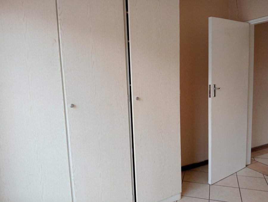 To Let 2 Bedroom Property for Rent in Die Hoewes Gauteng