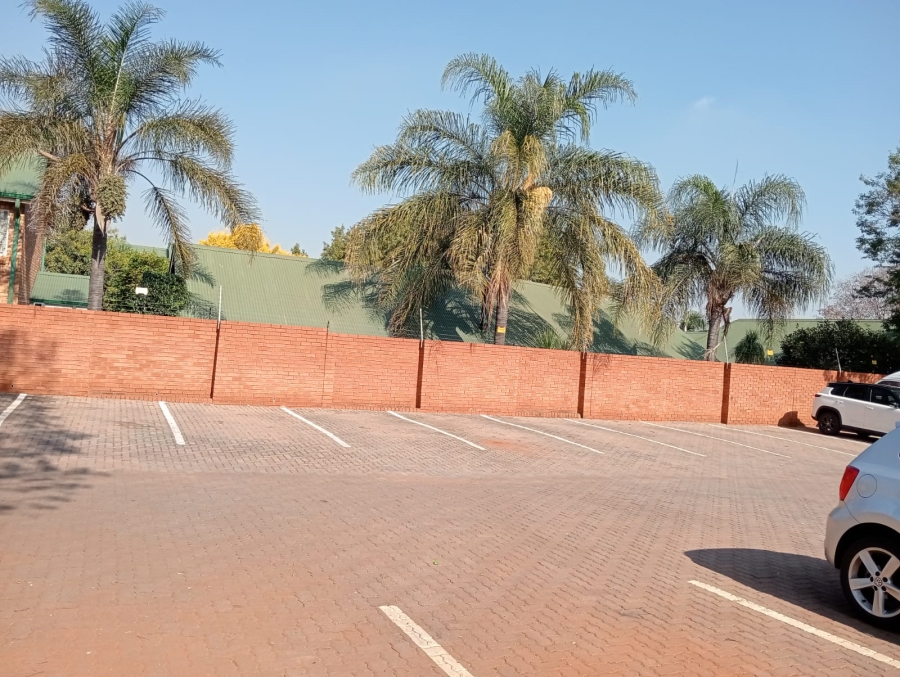 To Let 2 Bedroom Property for Rent in Die Hoewes Gauteng