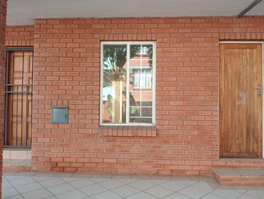 To Let 2 Bedroom Property for Rent in Die Hoewes Gauteng