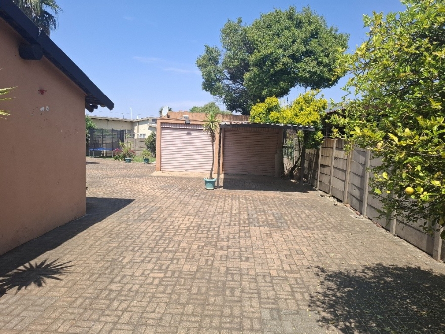 4 Bedroom Property for Sale in Edleen Gauteng