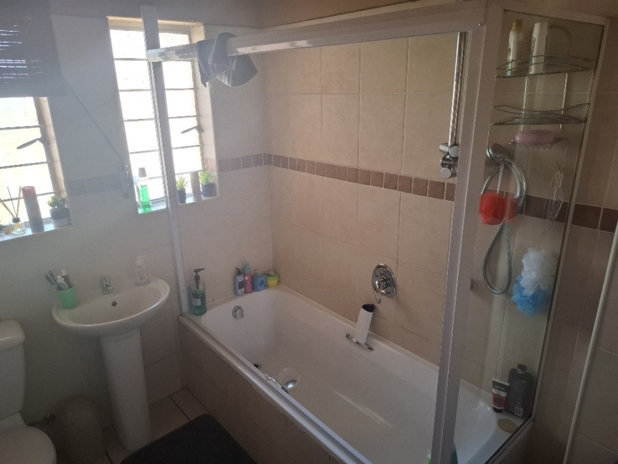 4 Bedroom Property for Sale in Edleen Gauteng