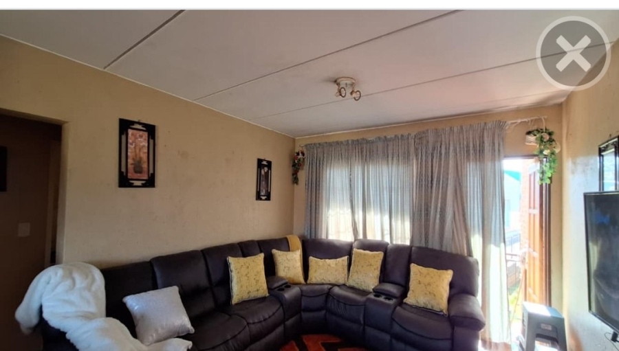 2 Bedroom Property for Sale in Chloorkop Gauteng