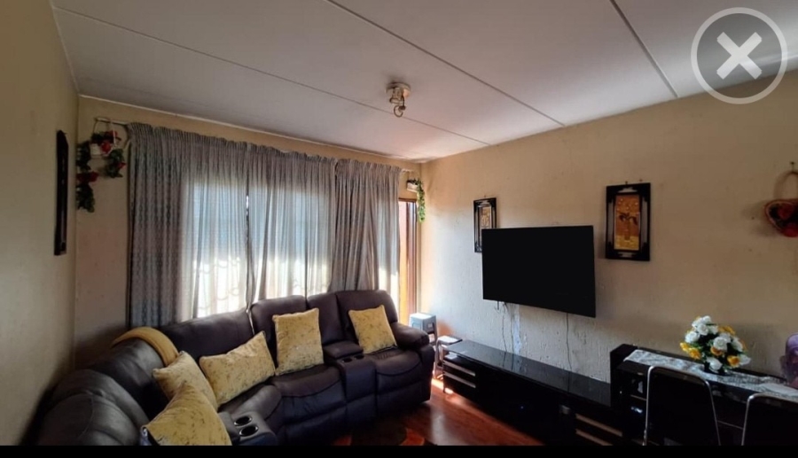 2 Bedroom Property for Sale in Chloorkop Gauteng