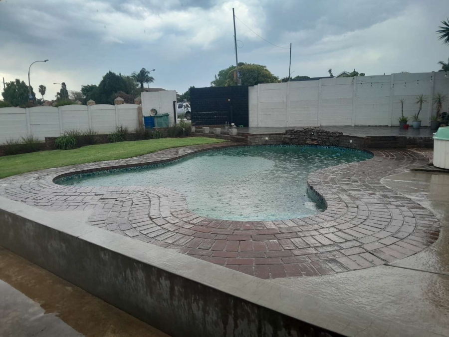3 Bedroom Property for Sale in Verwoerdpark Gauteng