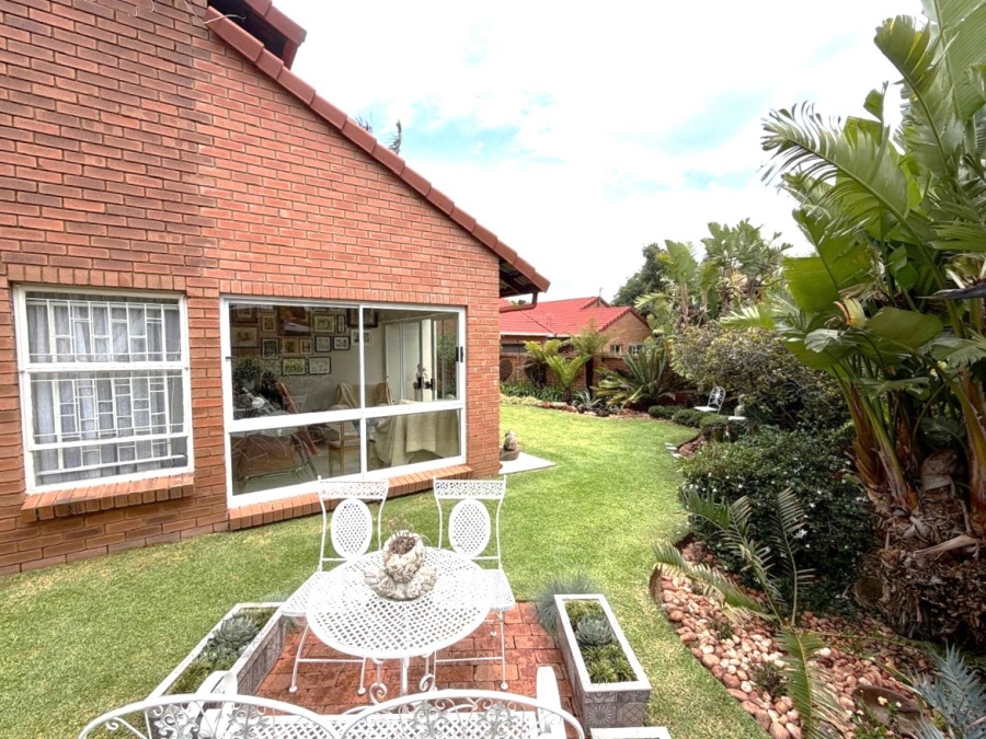 2 Bedroom Property for Sale in Faerie Glen Gauteng