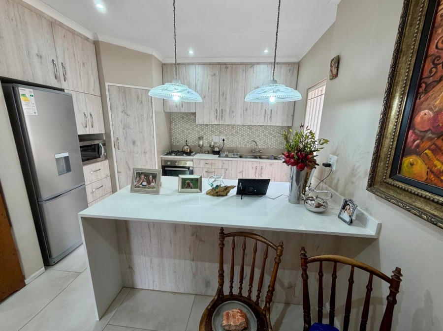2 Bedroom Property for Sale in Faerie Glen Gauteng