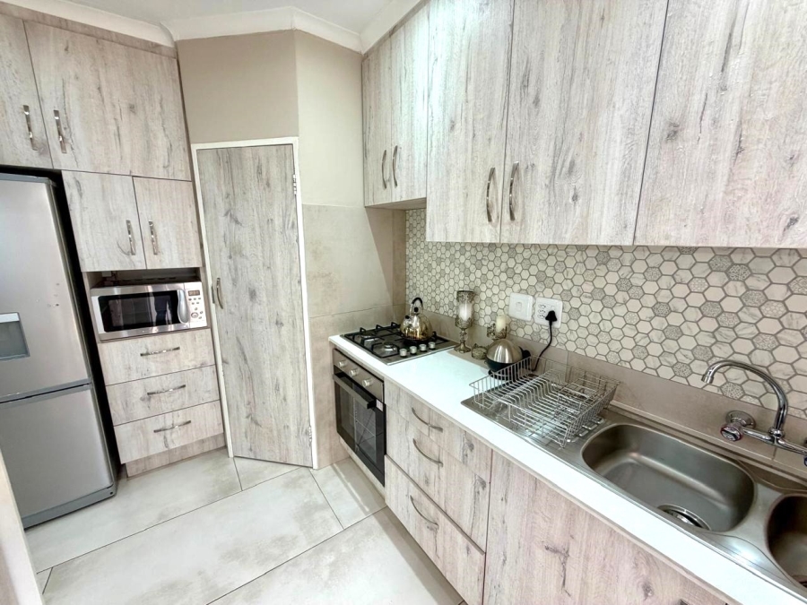 2 Bedroom Property for Sale in Faerie Glen Gauteng