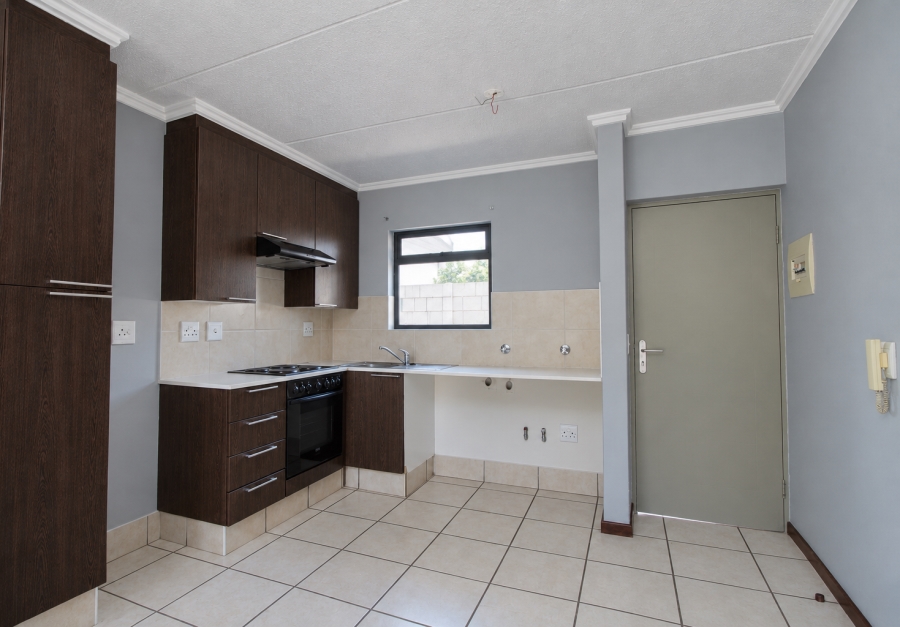 To Let 1 Bedroom Property for Rent in Lonehill Gauteng