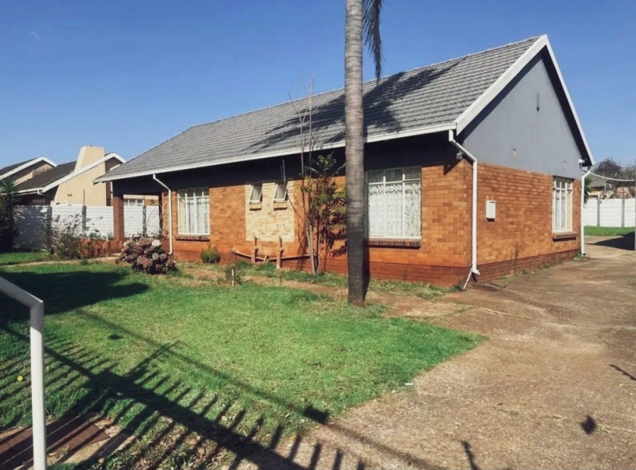 4 Bedroom Property for Sale in Rhodesfield Gauteng