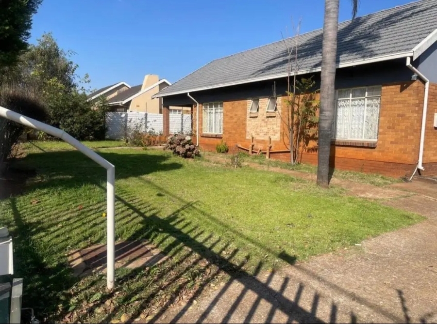 4 Bedroom Property for Sale in Rhodesfield Gauteng