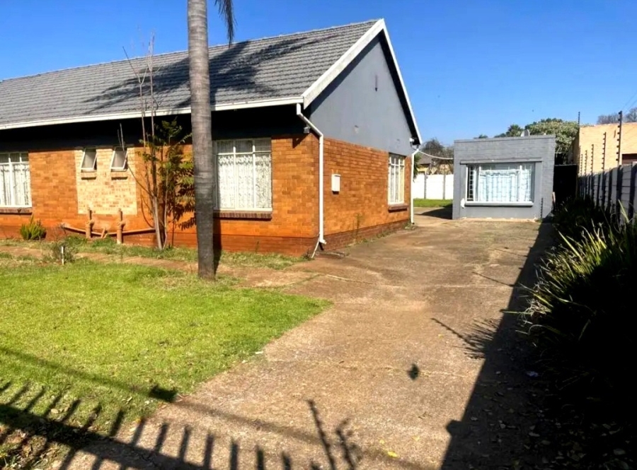4 Bedroom Property for Sale in Rhodesfield Gauteng