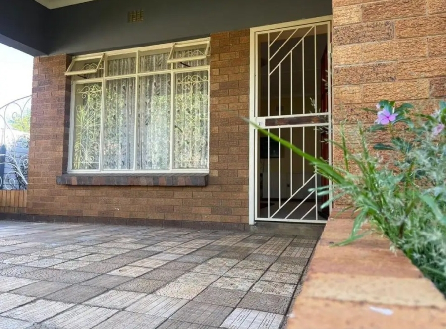 4 Bedroom Property for Sale in Rhodesfield Gauteng